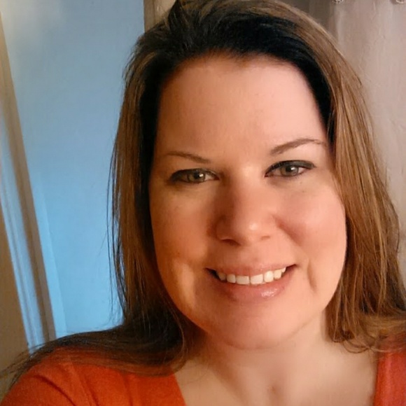 Meet your Posher, Carrie - Picture 2 of 2